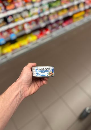 Tonijnstukken in Water